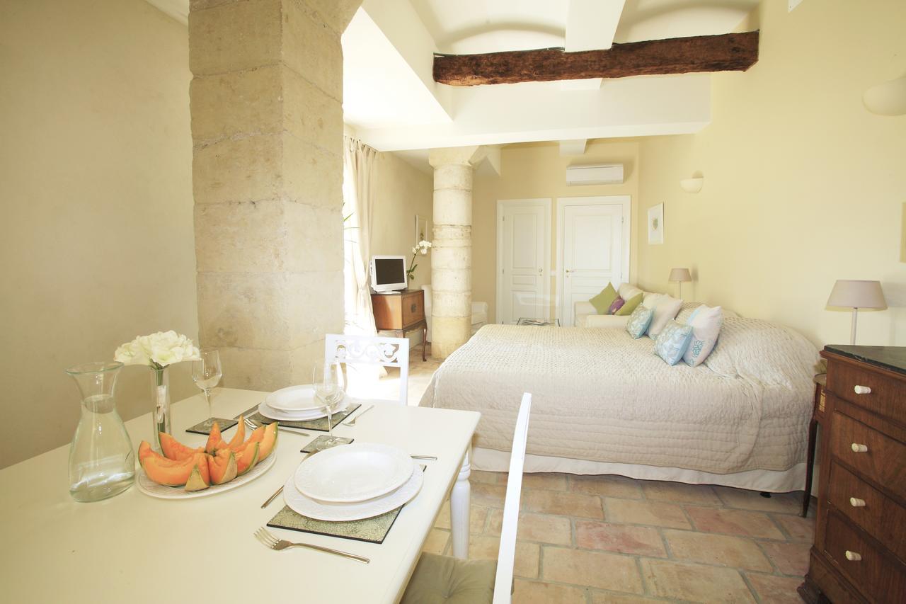 Hôtel Cinq & Sept à Roujan Extérieur photo