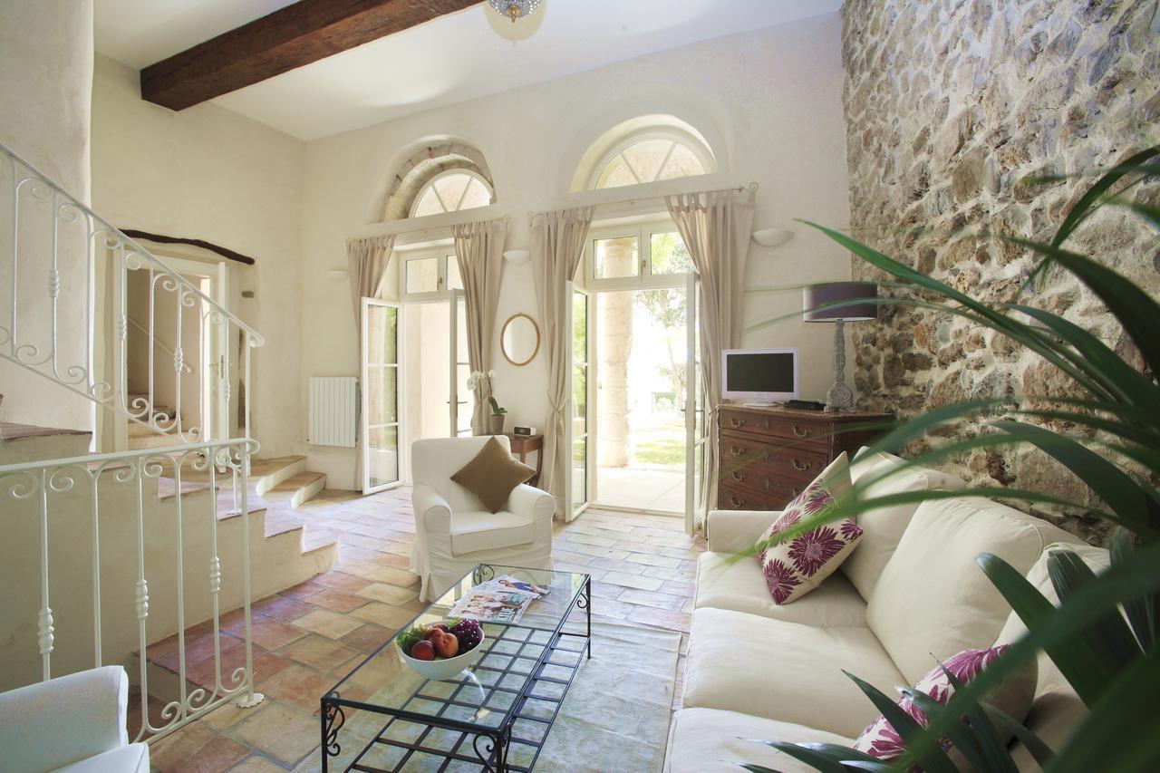 Hôtel Cinq & Sept à Roujan Extérieur photo